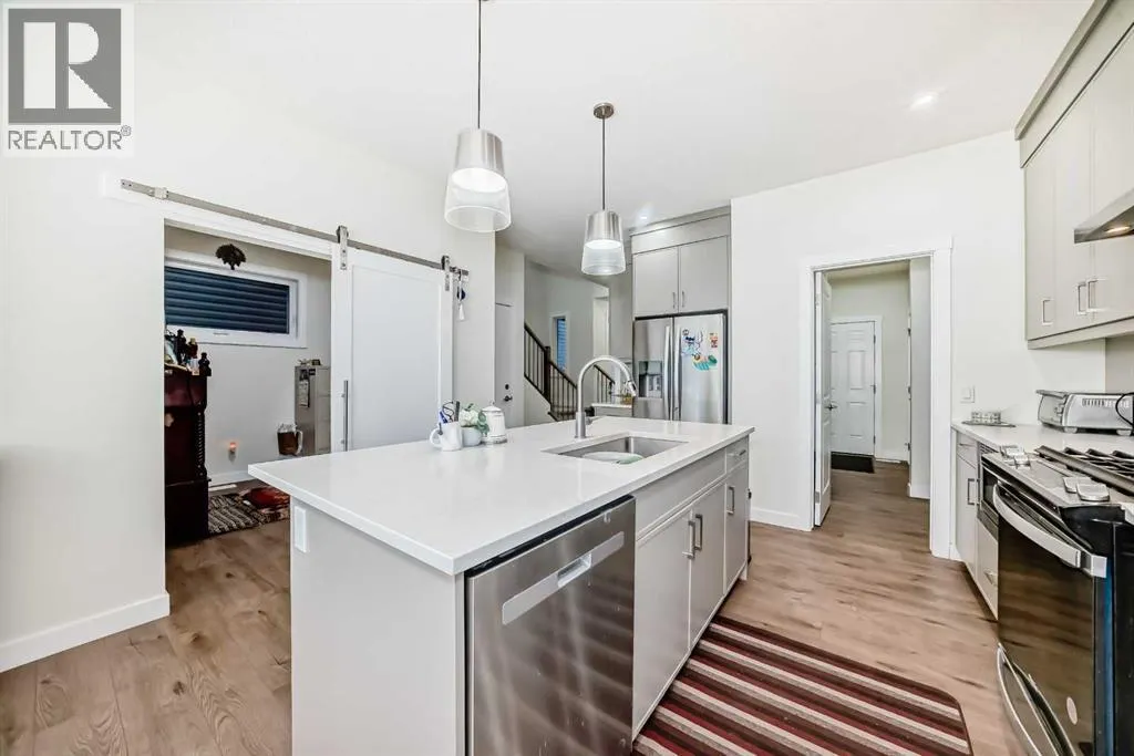 138 Silver Spruce Grove SW