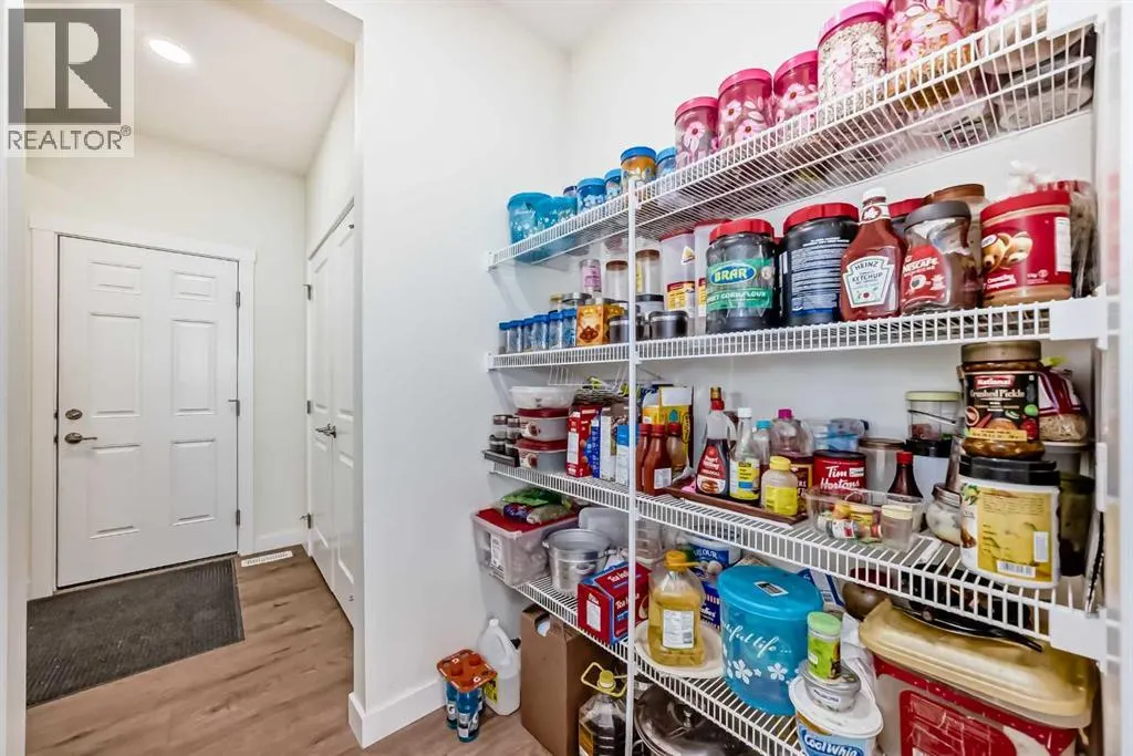 138 Silver Spruce Grove SW