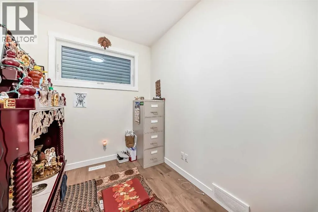 138 Silver Spruce Grove SW