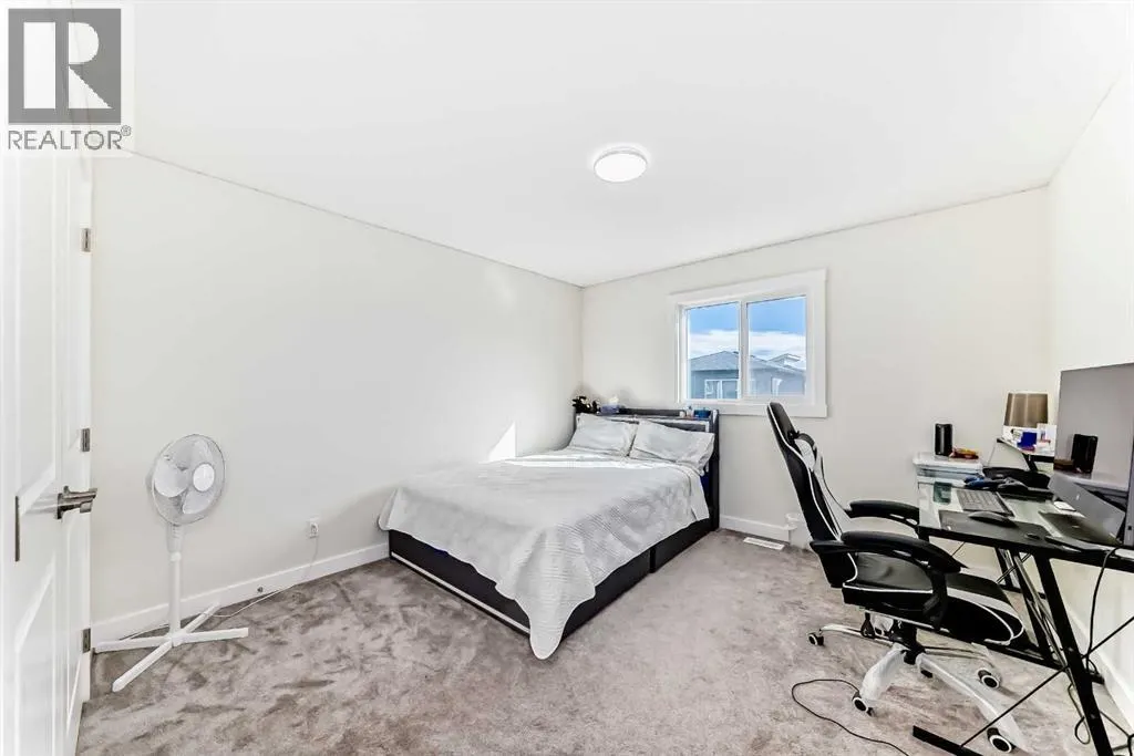 138 Silver Spruce Grove SW