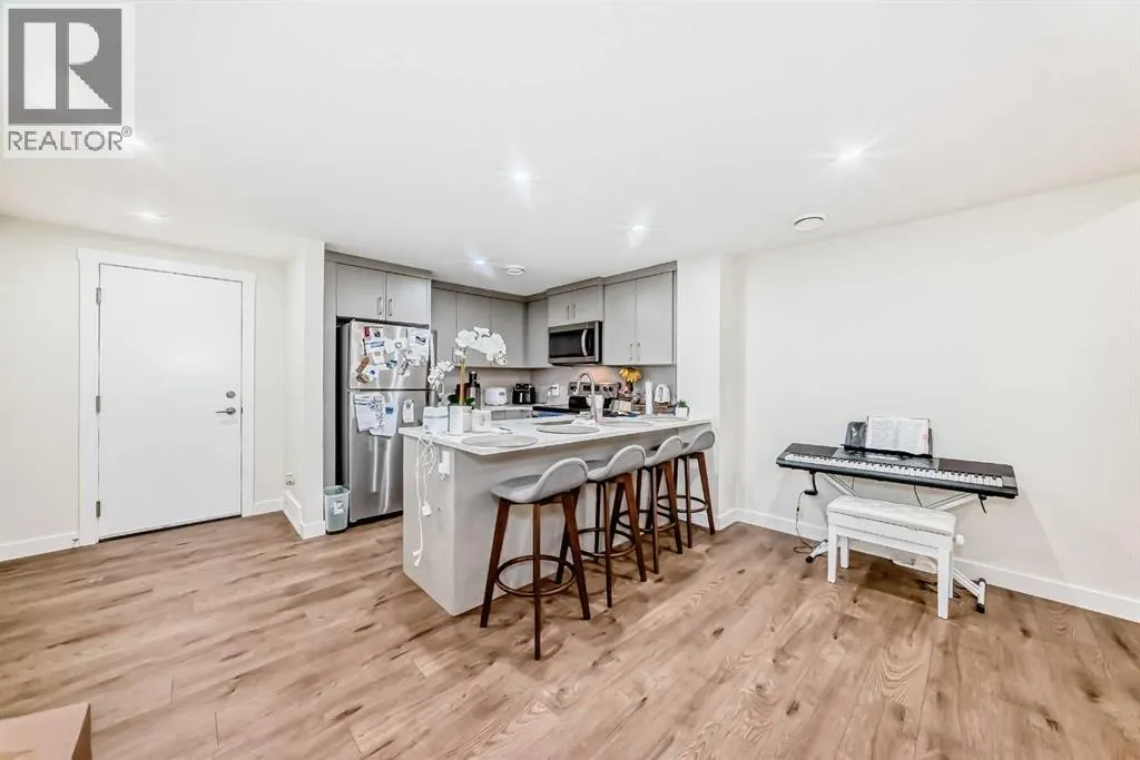 138 Silver Spruce Grove SW