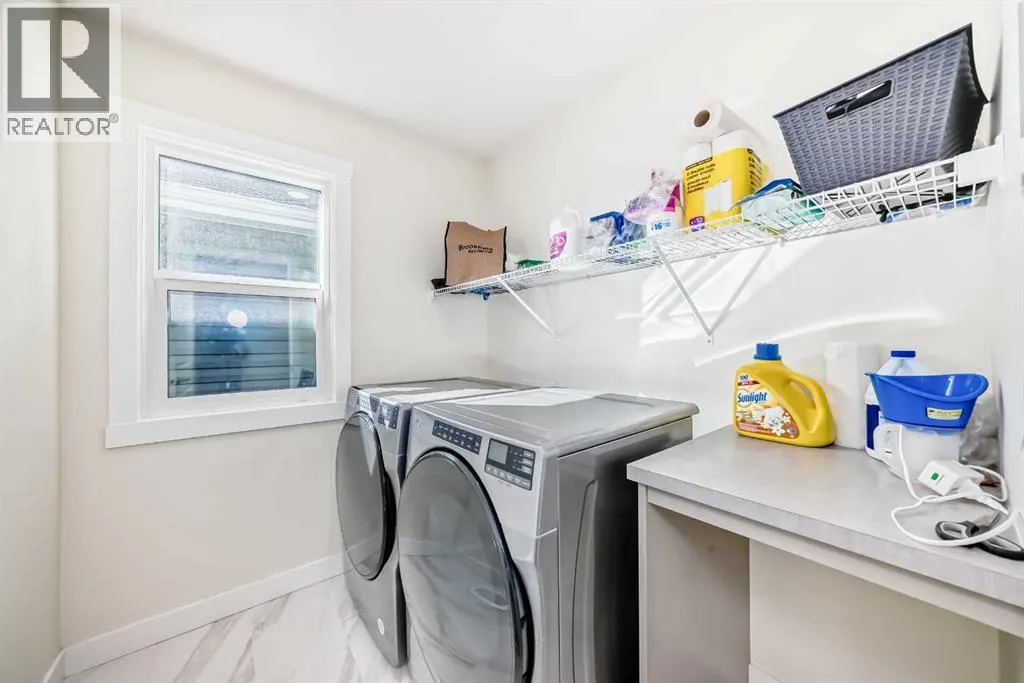 138 Silver Spruce Grove SW