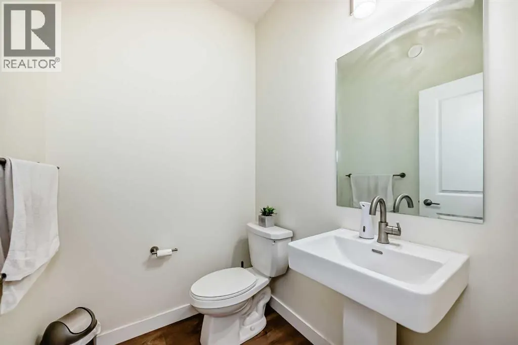 138 Silver Spruce Grove SW