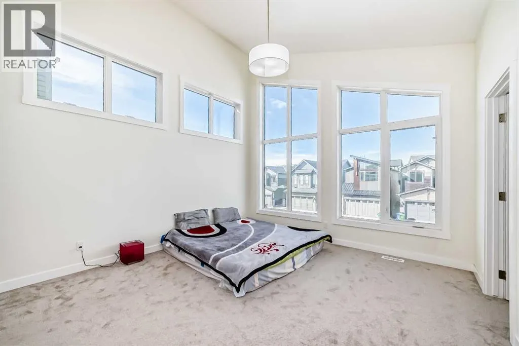 138 Silver Spruce Grove SW