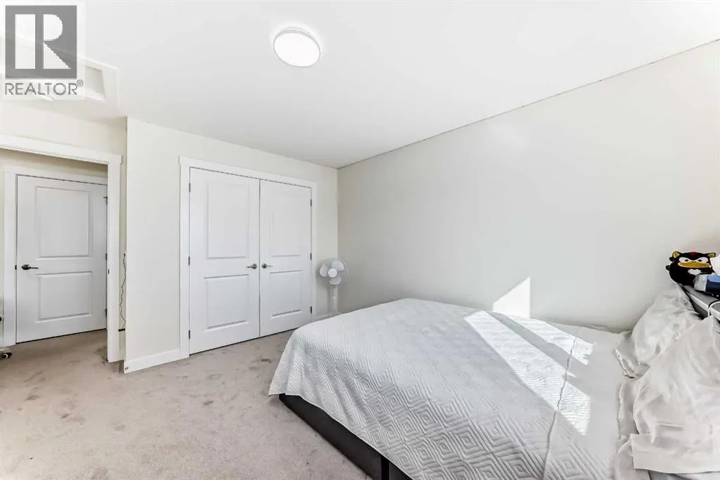 138 Silver Spruce Grove SW