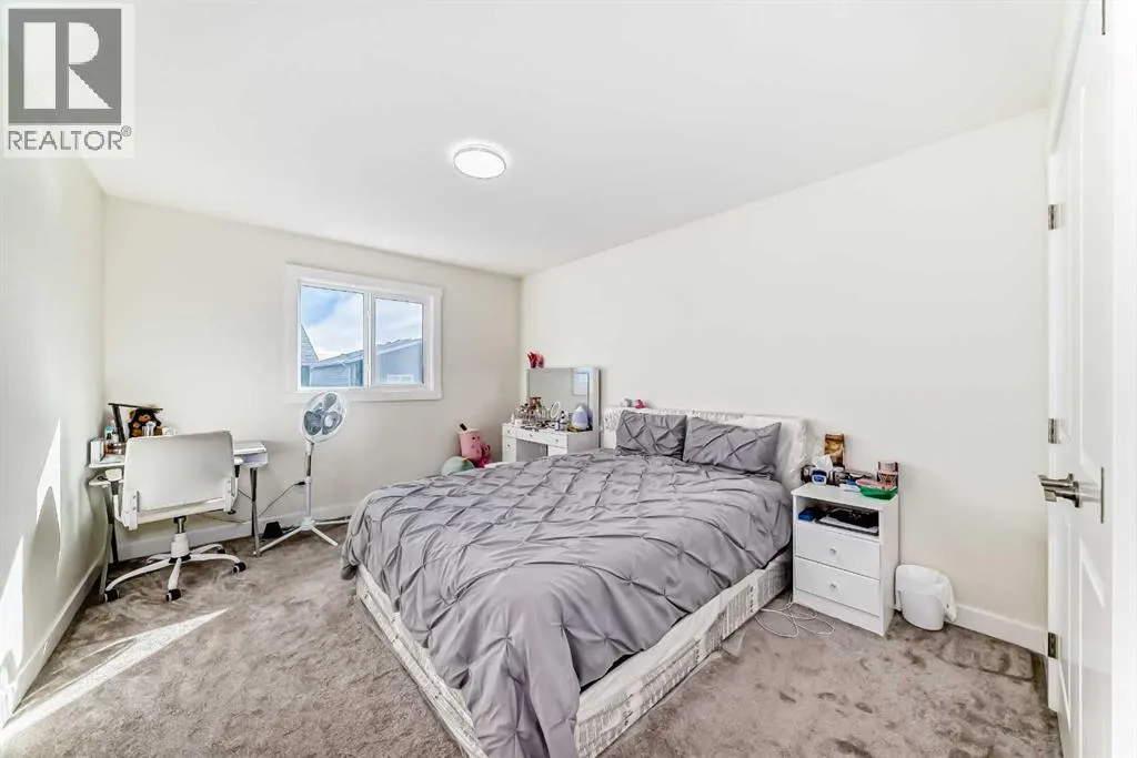 138 Silver Spruce Grove SW