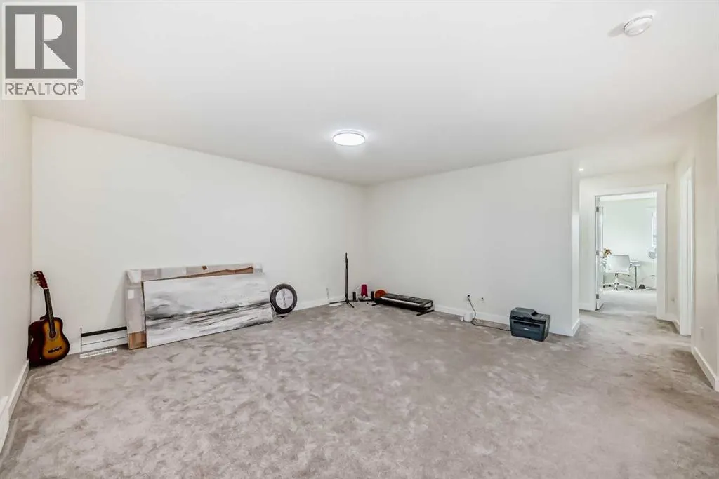138 Silver Spruce Grove SW