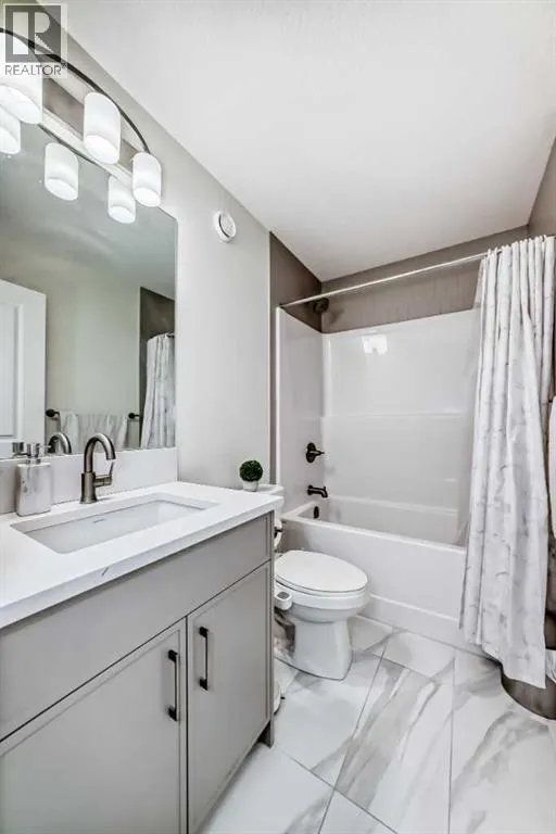 138 Silver Spruce Grove SW