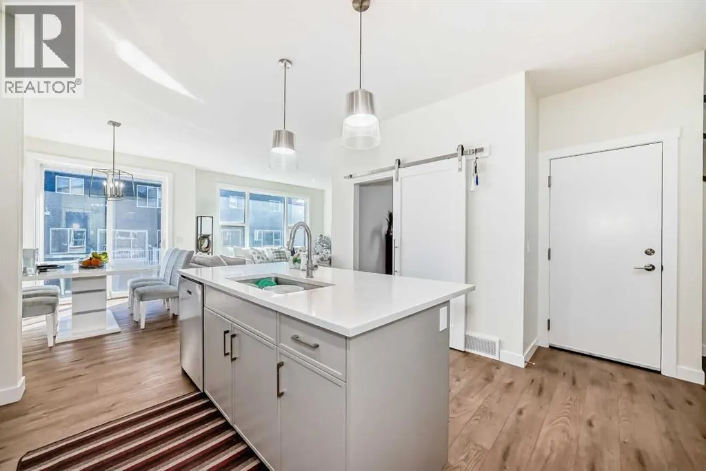 138 Silver Spruce Grove SW