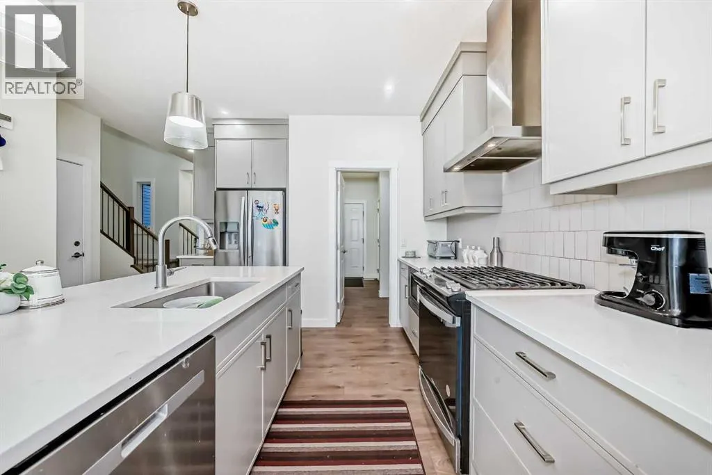 138 Silver Spruce Grove SW