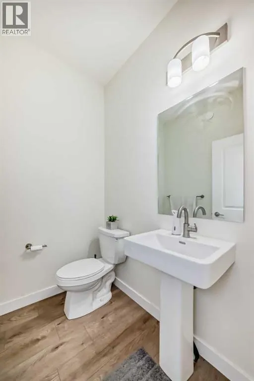 138 Silver Spruce Grove SW