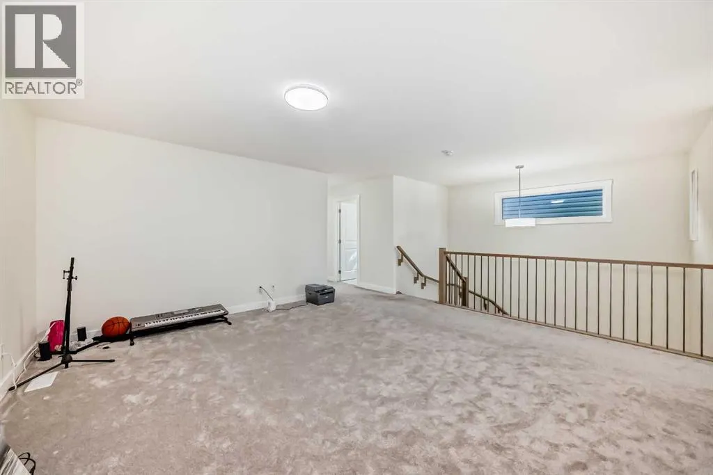 138 Silver Spruce Grove SW