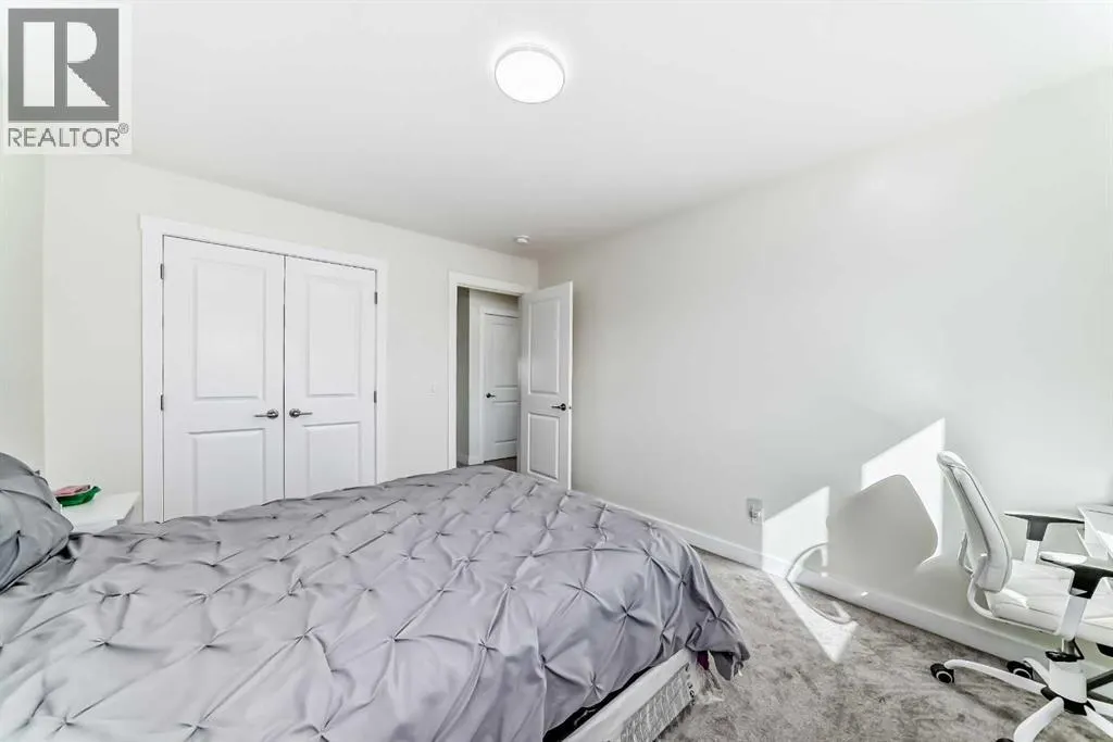138 Silver Spruce Grove SW