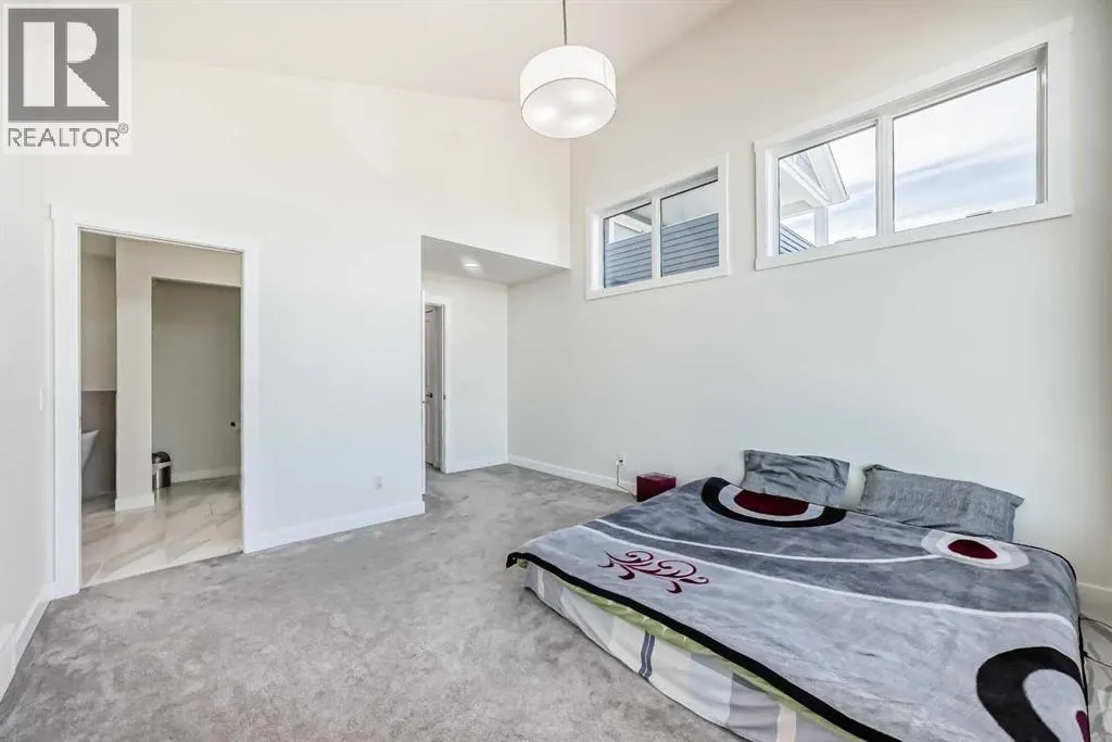 138 Silver Spruce Grove SW