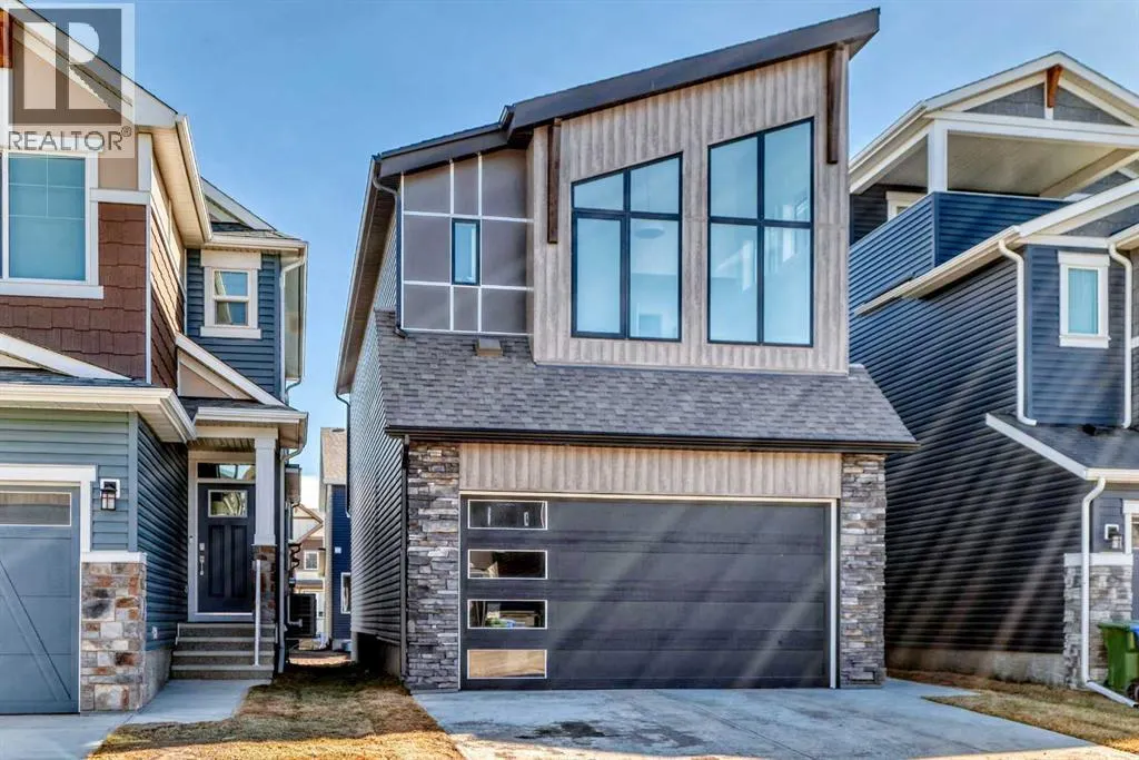138 Silver Spruce Grove SW