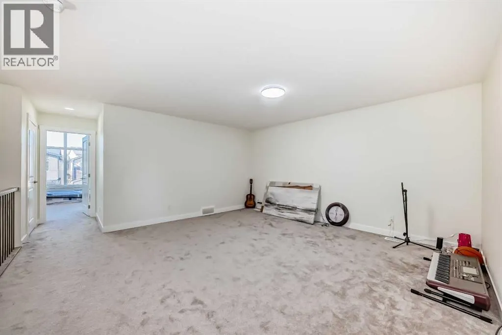 138 Silver Spruce Grove SW