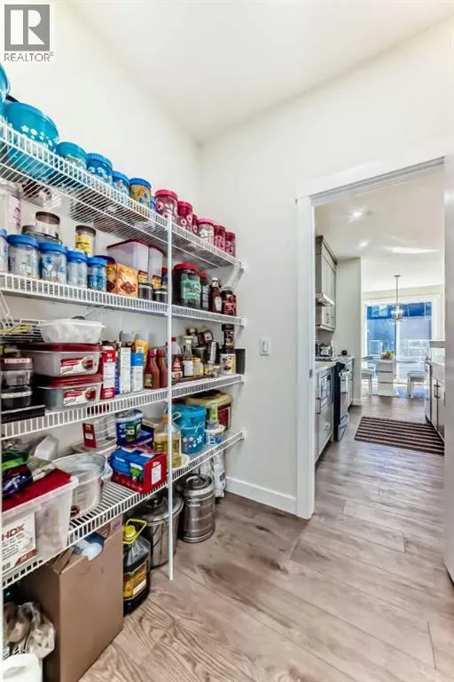 138 Silver Spruce Grove SW