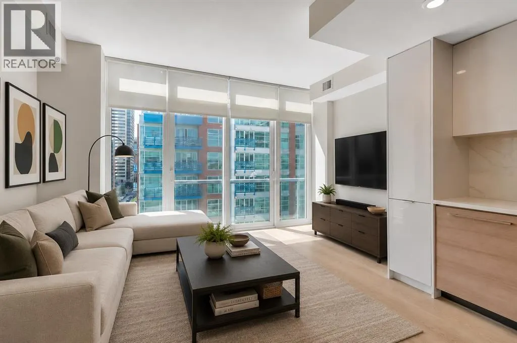 806, 118 Waterfront Court SW