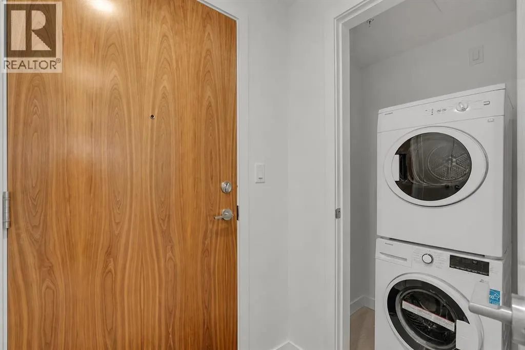 806, 118 Waterfront Court SW