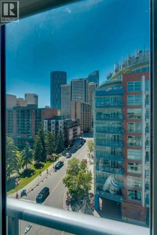 806, 118 Waterfront Court SW