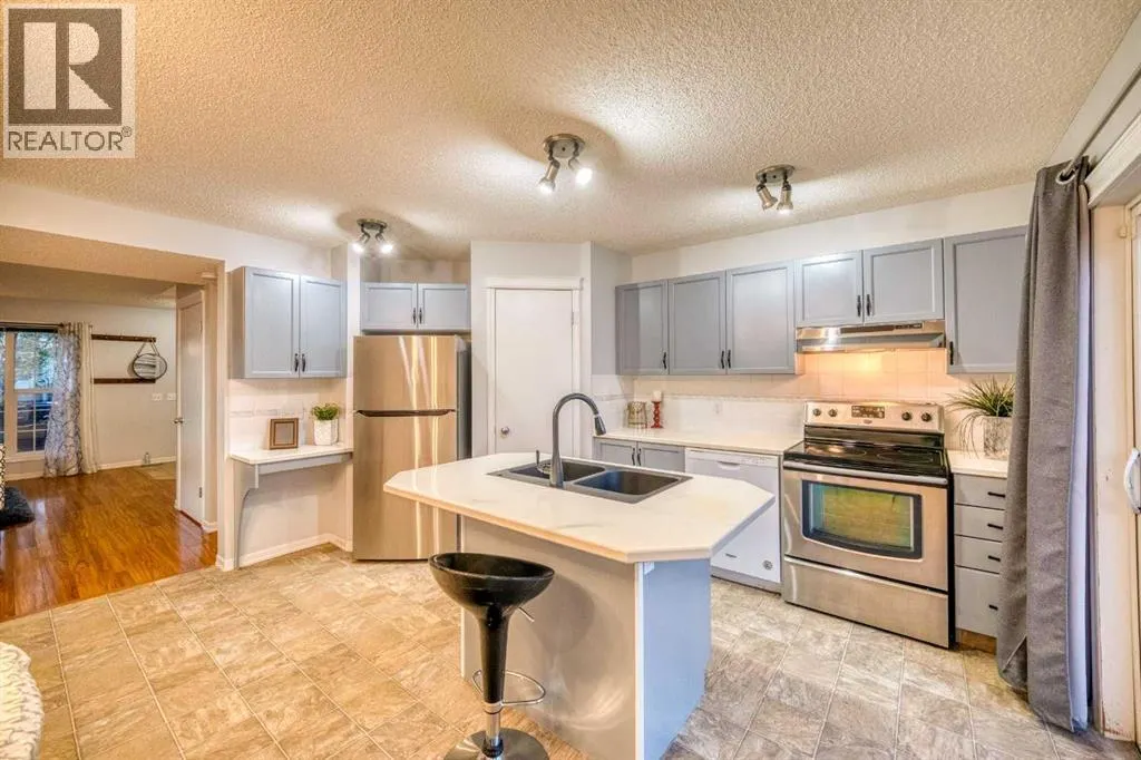81 Prestwick Avenue SE