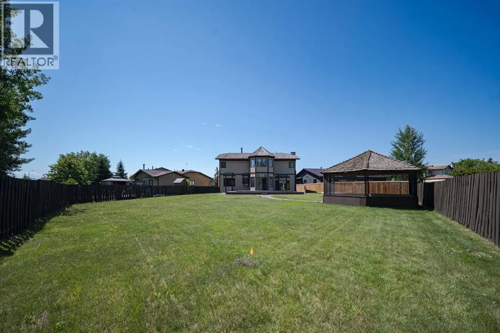 118 Dickins Close
