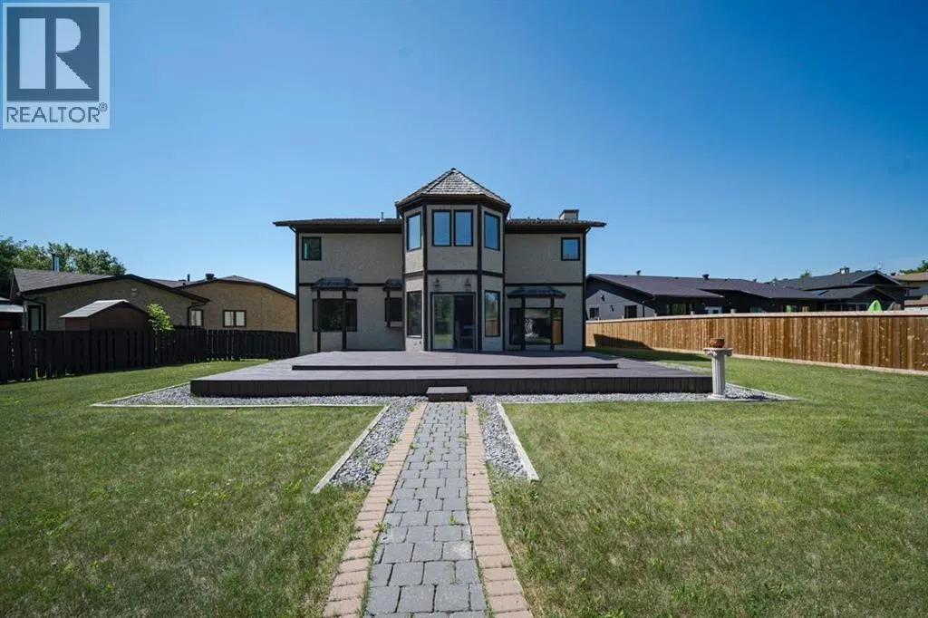 118 Dickins Close