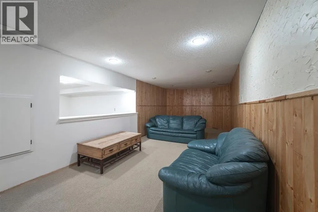 118 Dickins Close