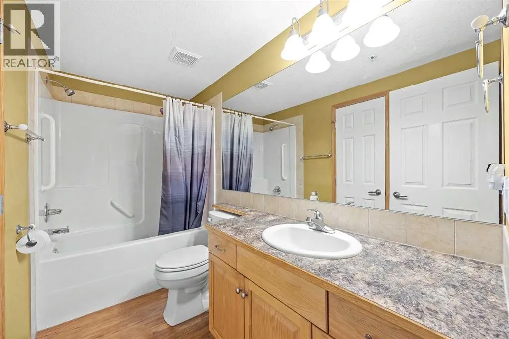 225, 15 Everstone Drive SW