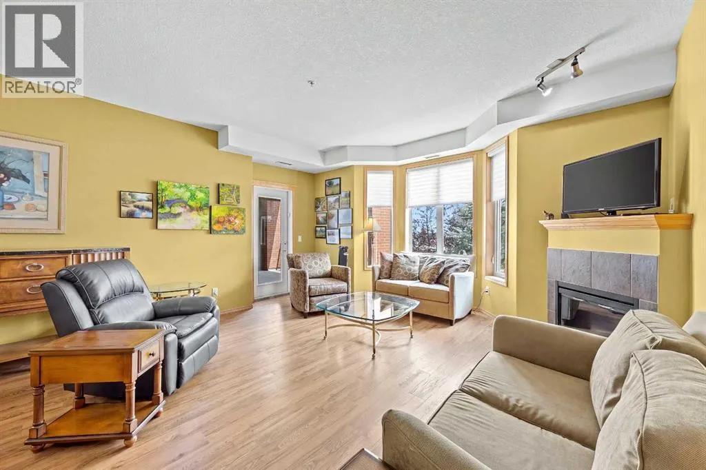 225, 15 Everstone Drive SW