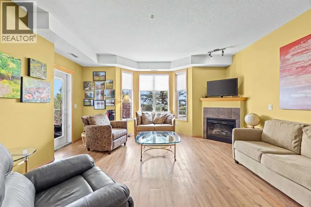 225, 15 Everstone Drive SW