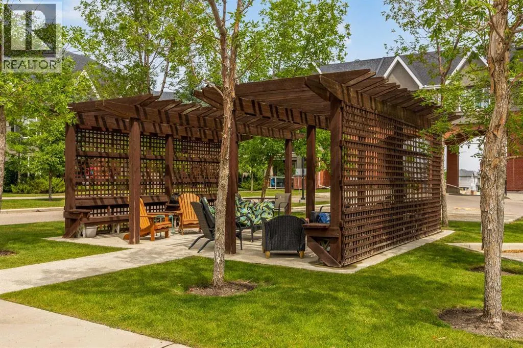 225, 15 Everstone Drive SW