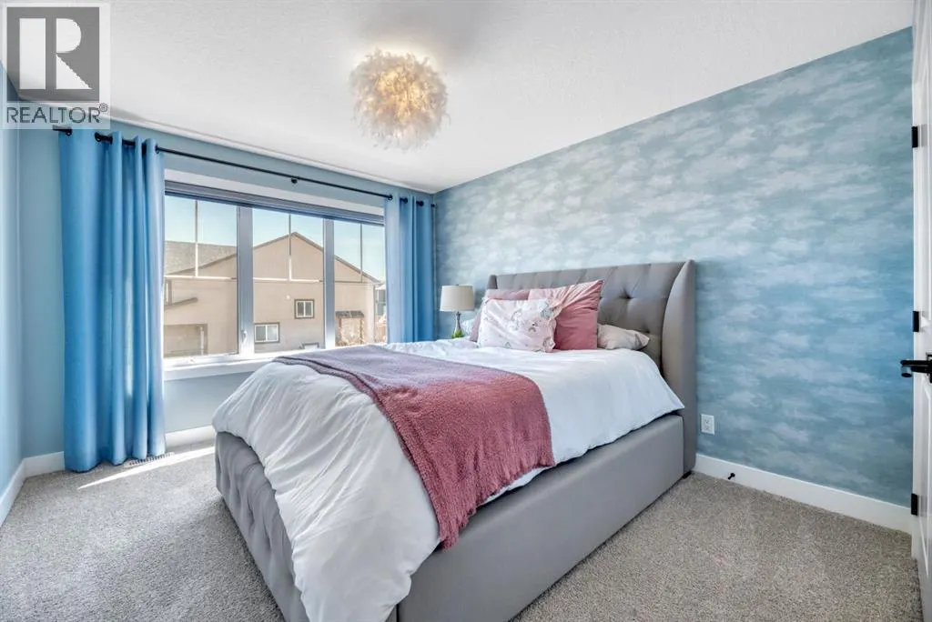 6 Legacy Woods Crescent SE