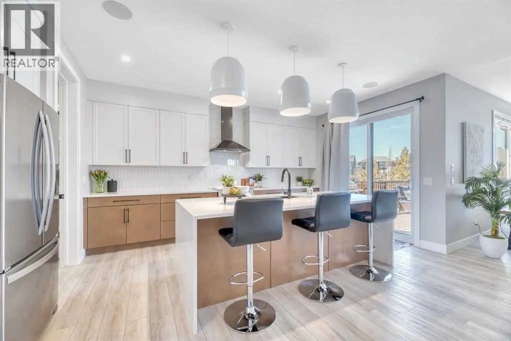 6 Legacy Woods Crescent SE
