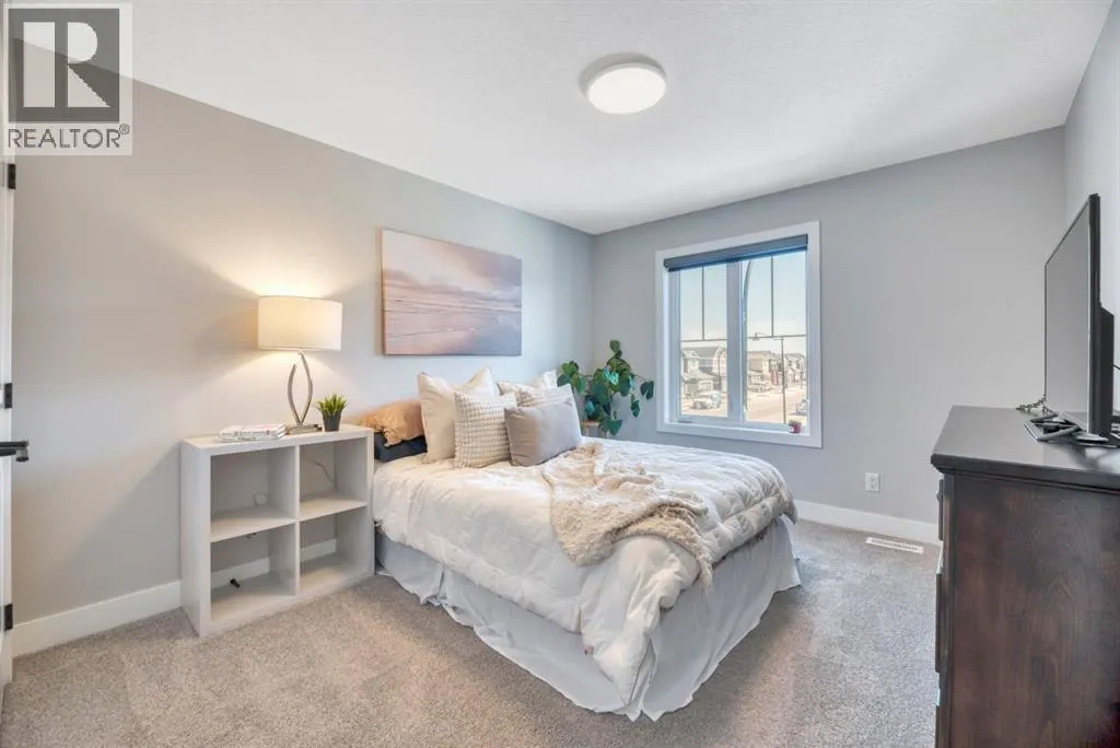6 Legacy Woods Crescent SE