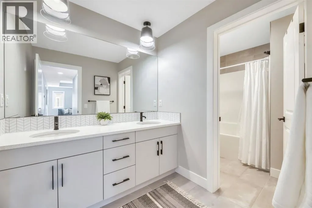 6 Legacy Woods Crescent SE