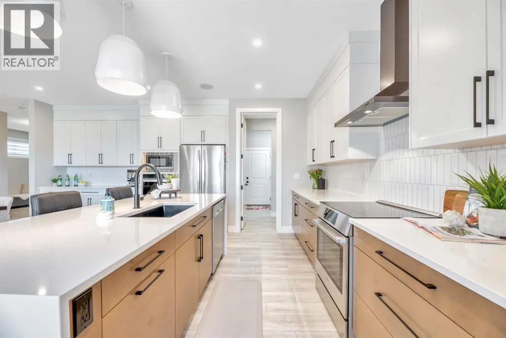 6 Legacy Woods Crescent SE