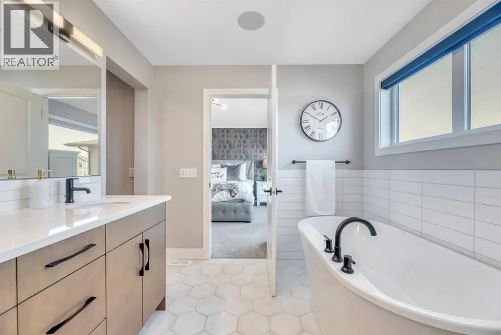 6 Legacy Woods Crescent SE