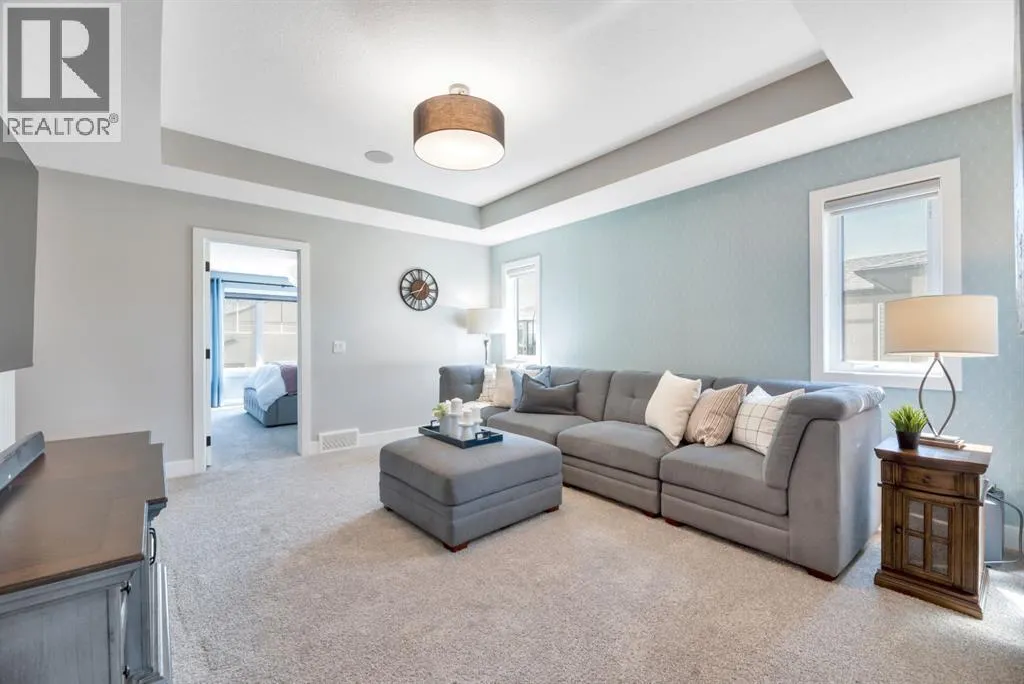 6 Legacy Woods Crescent SE