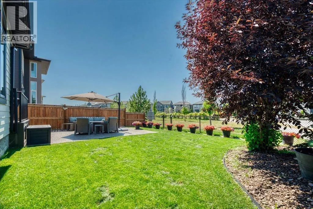 6 Legacy Woods Crescent SE