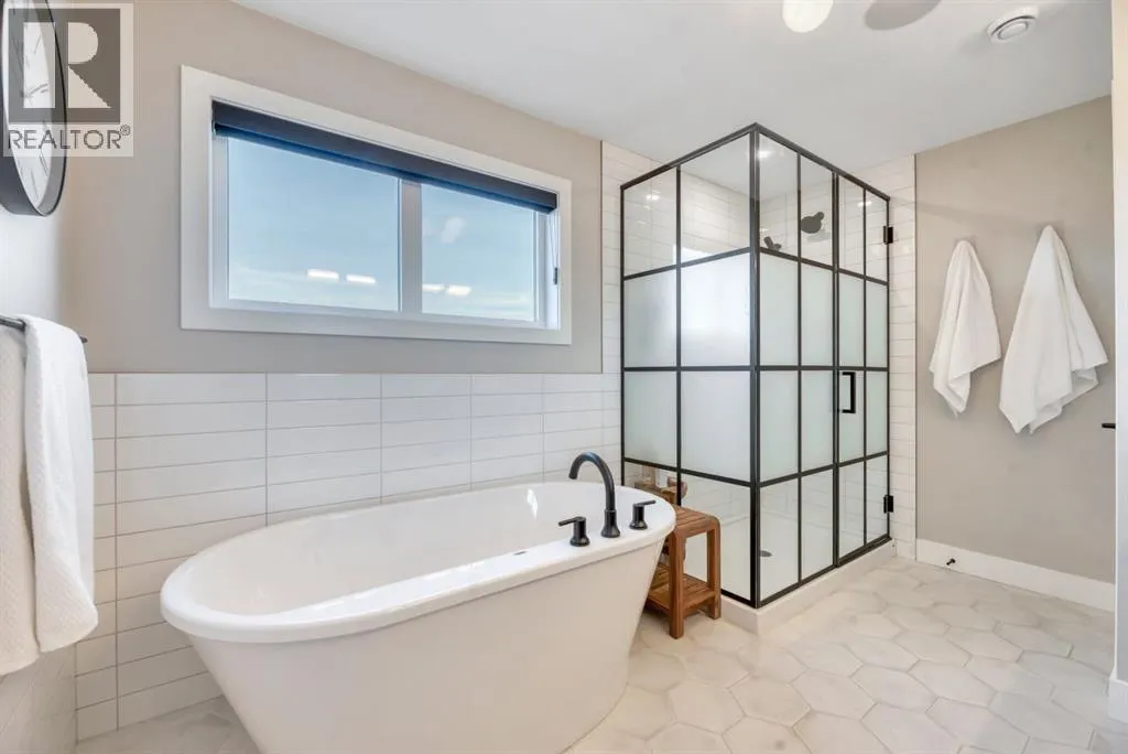 6 Legacy Woods Crescent SE