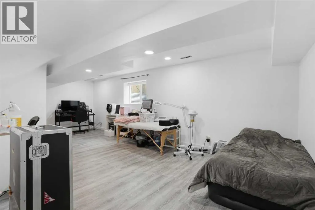 203 Shawglen Road SW
