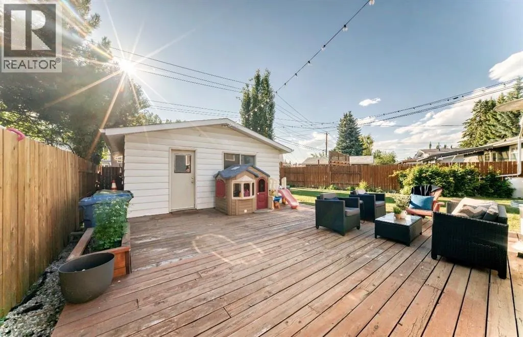 411 Woodland Crescent SE