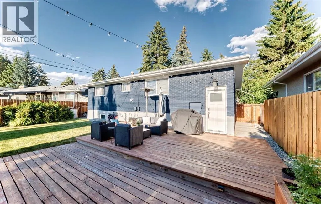 411 Woodland Crescent SE