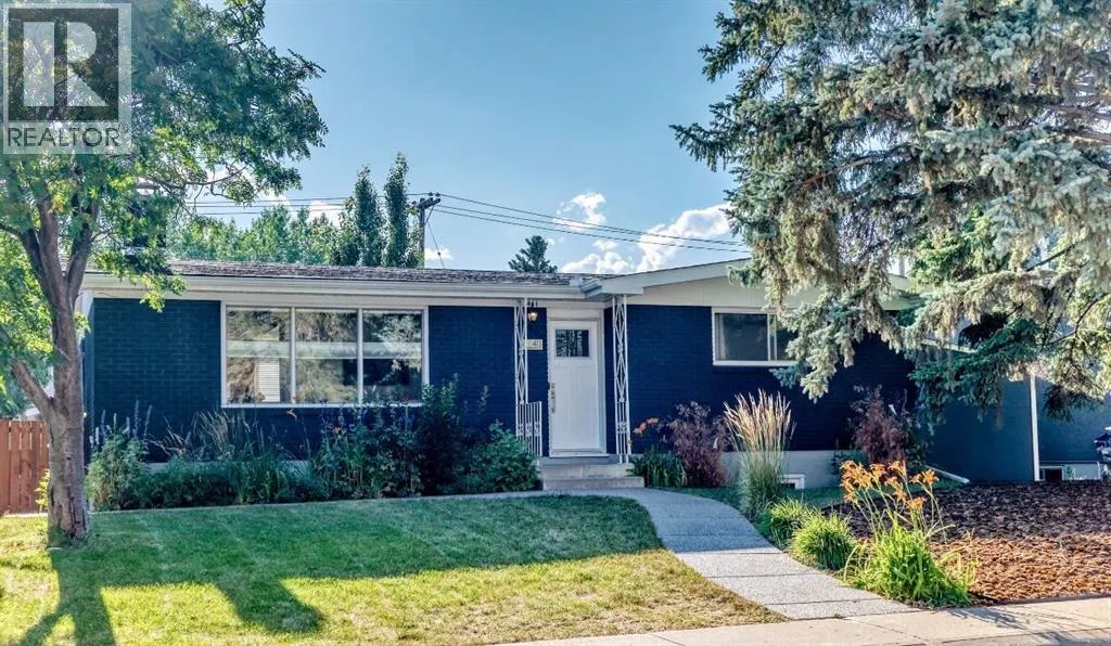411 Woodland Crescent SE