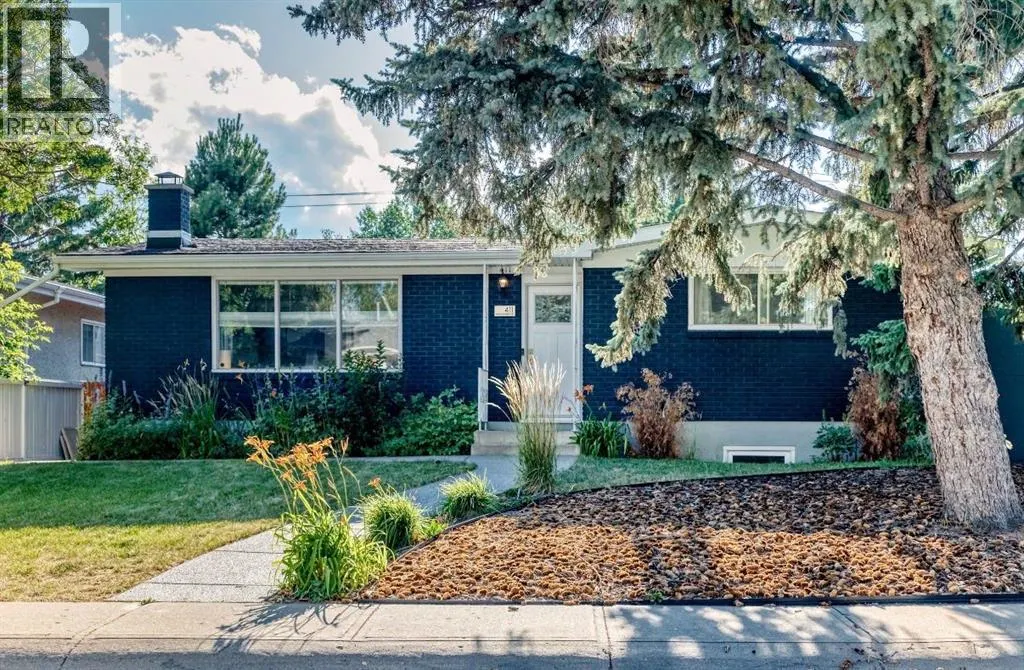 411 Woodland Crescent SE