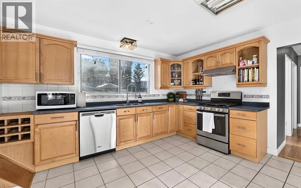 411 Woodland Crescent SE