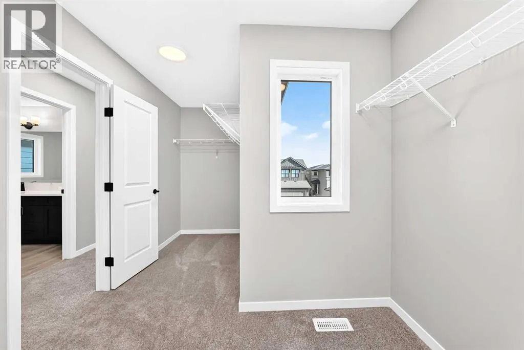 99 Mercado Crescent SE