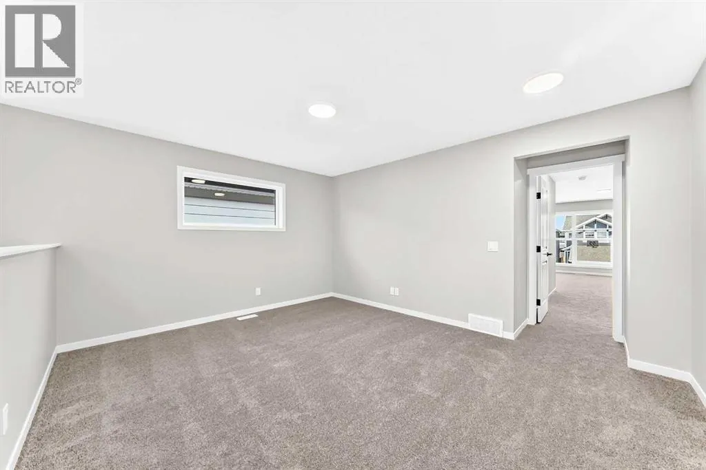 99 Mercado Crescent SE