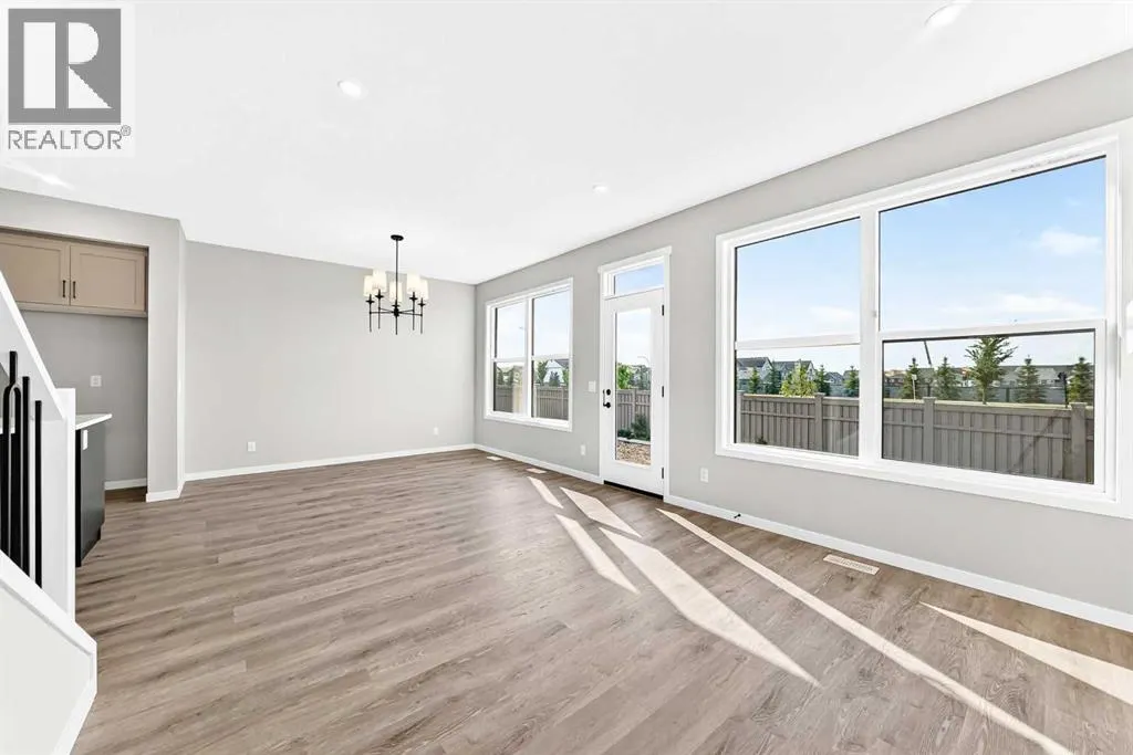 99 Mercado Crescent SE